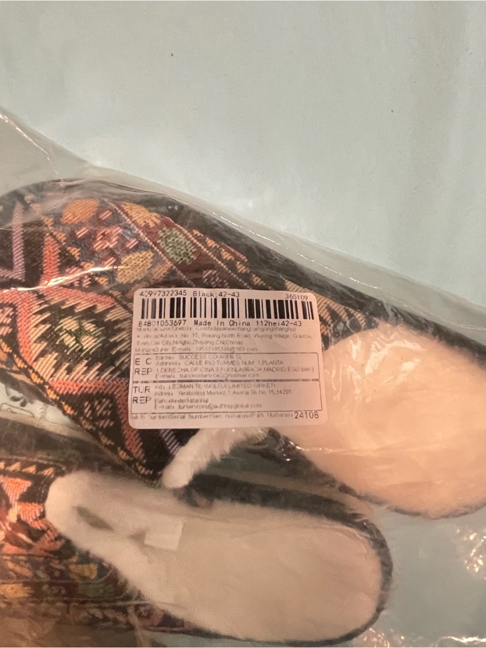 Women's Multicolor Patterned Slip-On Slippers with White Plush Lining - Picture 4 of 4